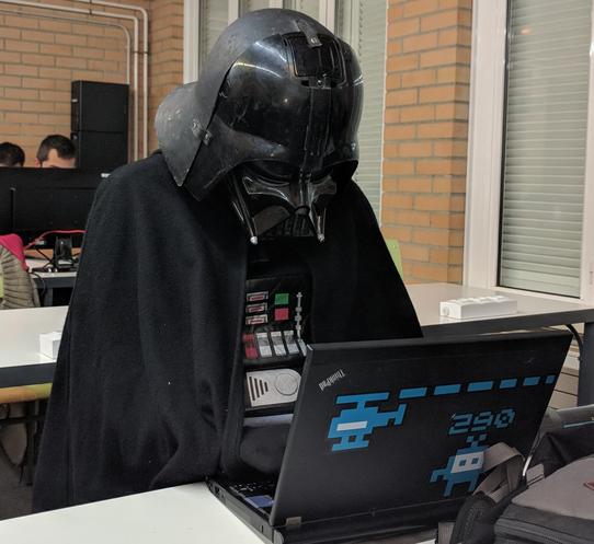 Un participante disfrazado de Darth Vader