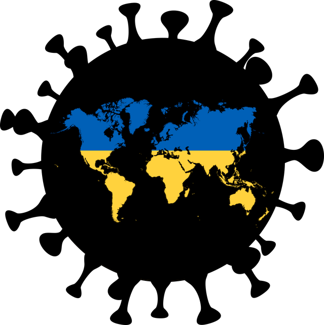 Coronavirus con el mapa mundi en su interior, con los colores de la bandera de Ucrania